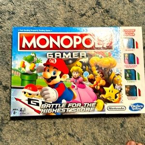 MONOPOLY GAMER MARIO NINTENDO USED ONCE BEAUTIFUL & FUN COMPLETE MINT CONDITION